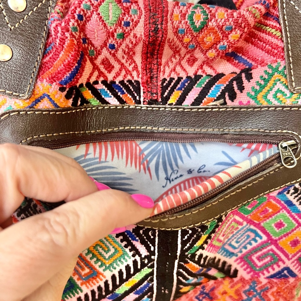 Gorgeous Nena & Co Colorfully Embroidered and Leather Purse/Bag. - Picture 4 of 11